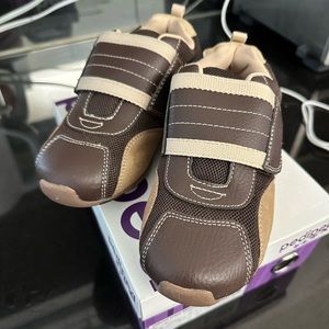 Pediped boys adrian brown sneakers new nib size 13